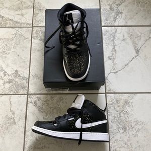 Air Jordan 1 Mid SE • Black with Sparkles